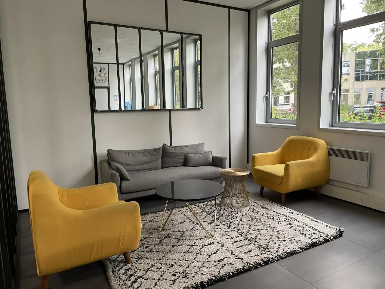 Office in Éragny for lease Interior Photo- Image 1 of 16