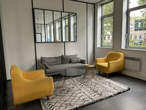 Office in Éragny for lease Interior Photo- Image 1 of 16