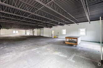 195 W Newberry Rd, Bloomfield, CT for lease Building Photo- Image 2 of 5