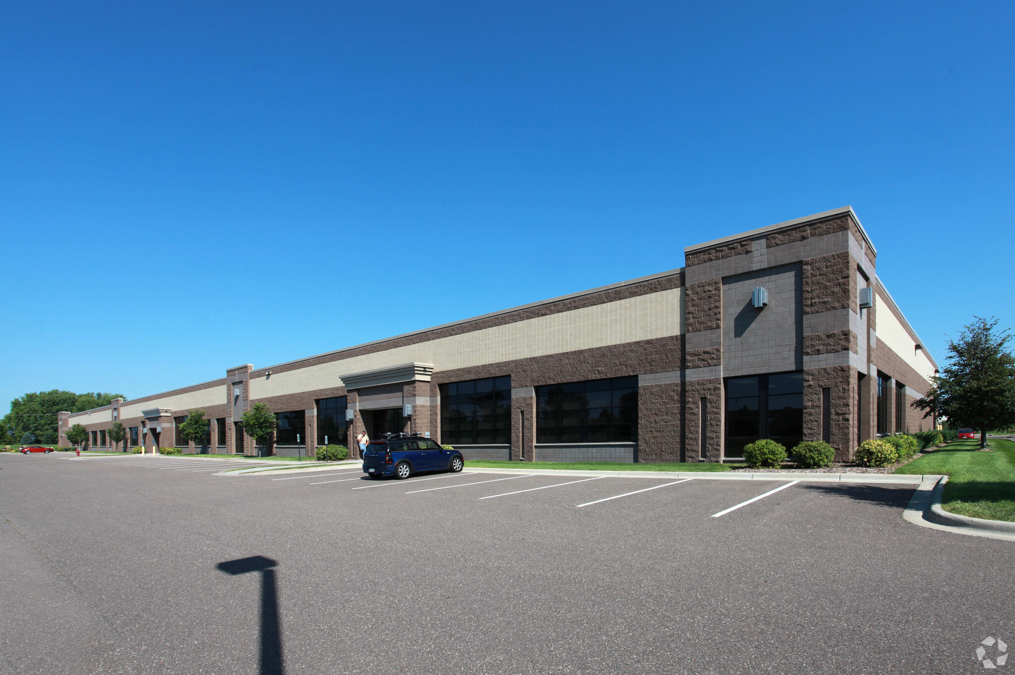 9300 Winnetka Ave, Brooklyn Park, MN for lease Building Photo- Image 1 of 10