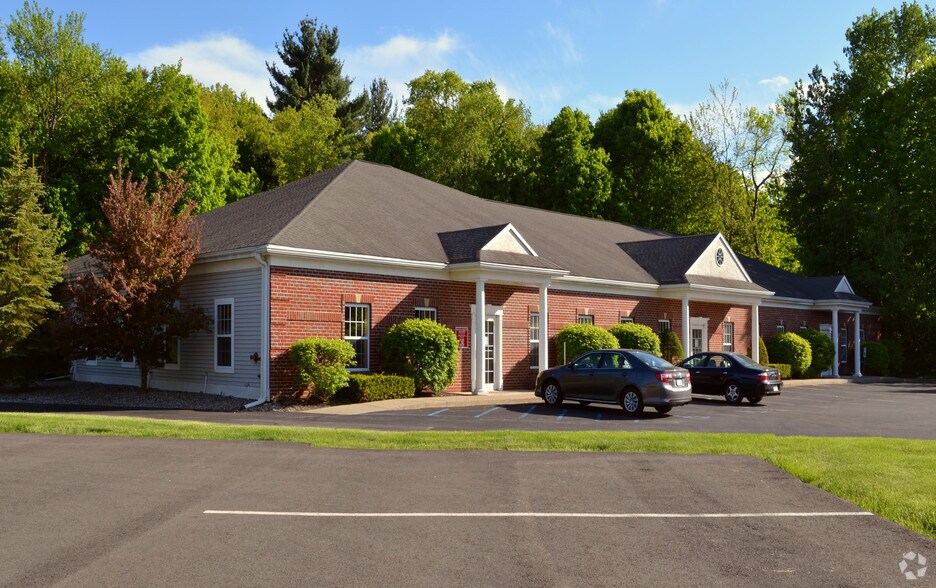 17 Halfmoon Executive Park Dr, Halfmoon, NY for sale - Primary Photo - Image 1 of 1