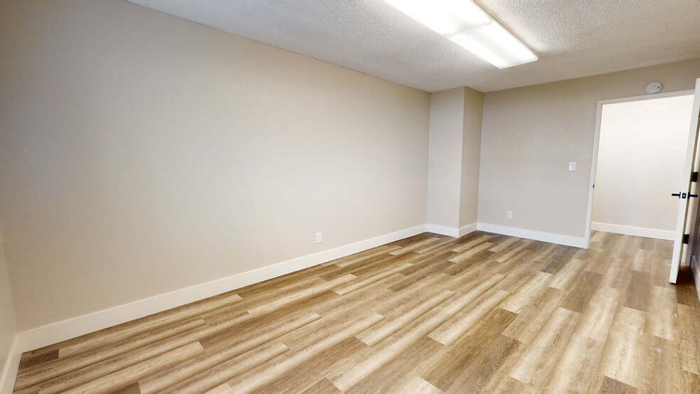 1300 West St, Redding, CA for lease - Interior Photo - Image 3 of 28