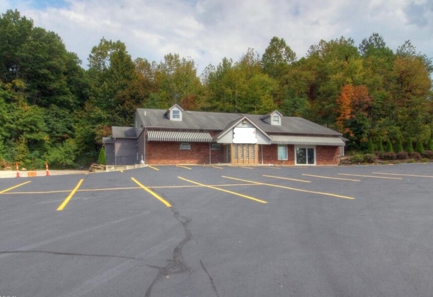 3404 New Castle Rd, Lowellville, OH for sale - Building Photo - Image 1 of 8