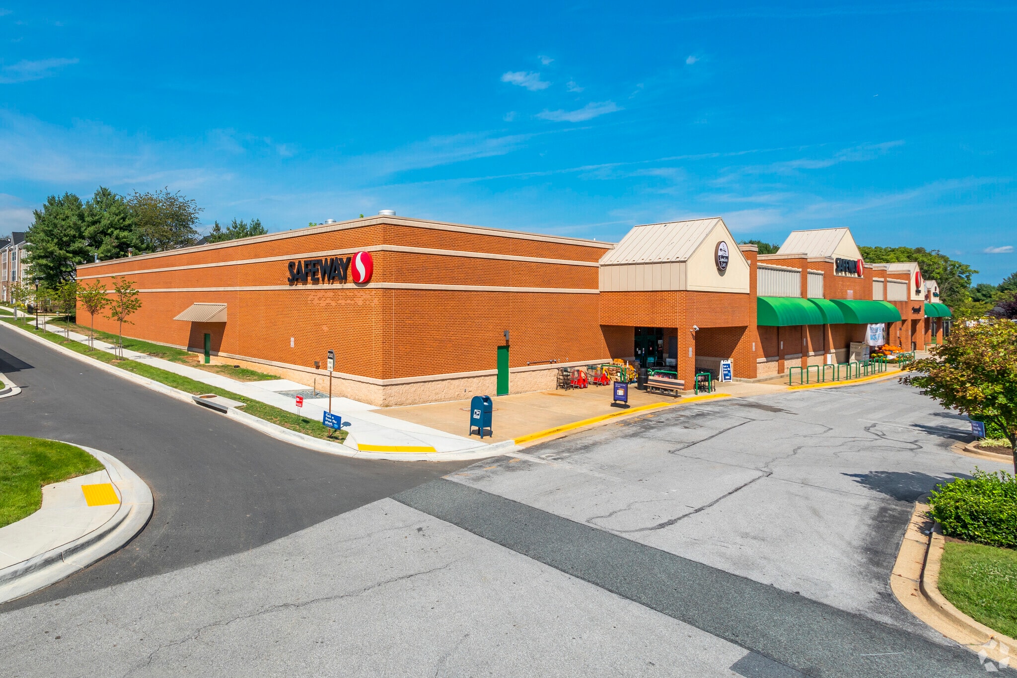 Quince Orchard Marketplace portfolio of 5 properties for sale on LoopNet.com Primary Photo- Image 1 of 6