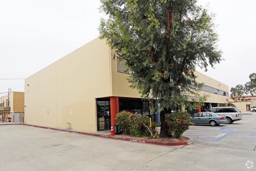 2128-2142 E Orangethorpe Ave, Fullerton, CA for lease - Building Photo - Image 2 of 3