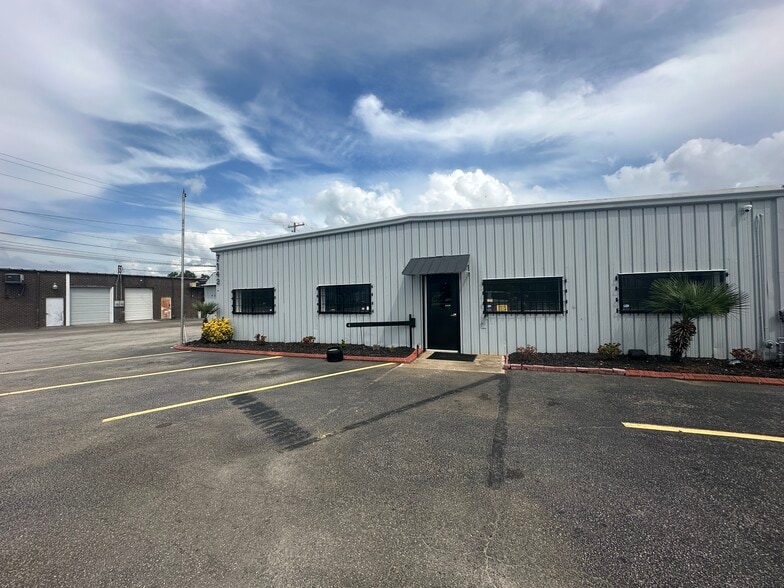 7142 Cross County Rd, North Charleston, SC for sale - Building Photo - Image 2 of 13