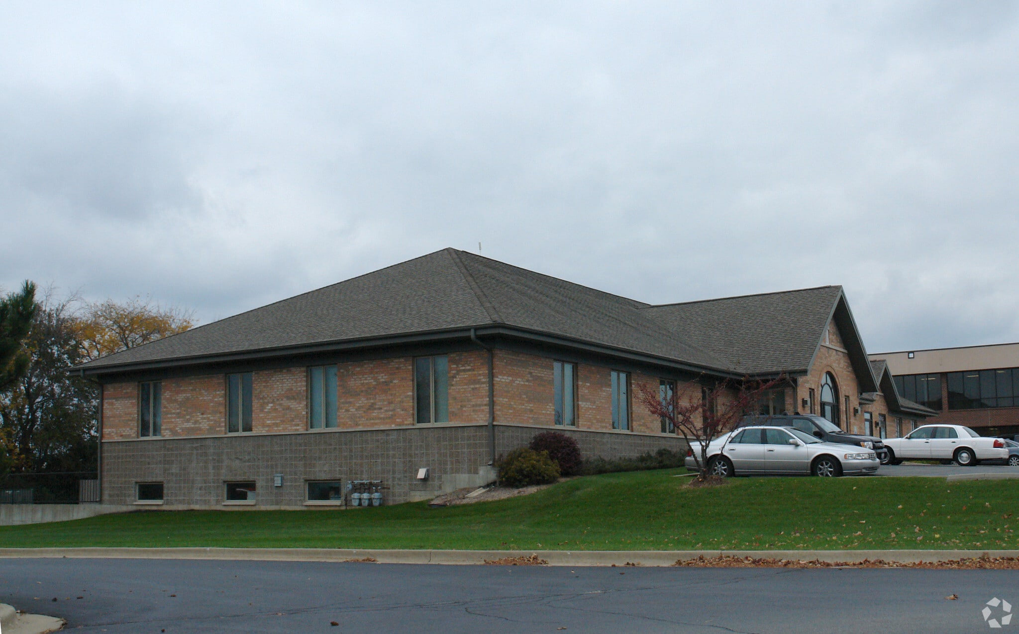 338 Memorial Dr, Crystal Lake, IL for sale Primary Photo- Image 1 of 1