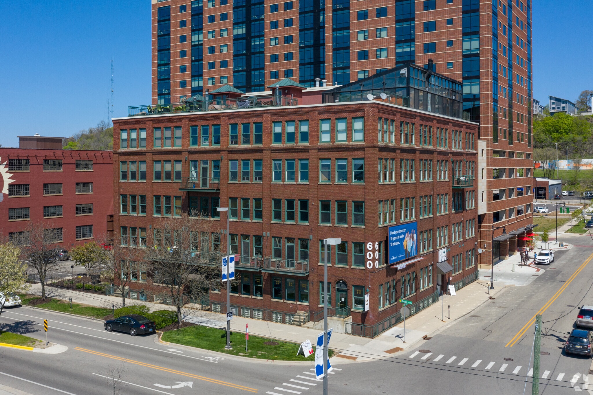 600 Monroe Ave NW, Grand Rapids, MI for sale Primary Photo- Image 1 of 1