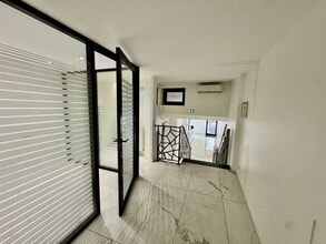 7 Rue Violet, Paris for lease Interior Photo- Image 2 of 5