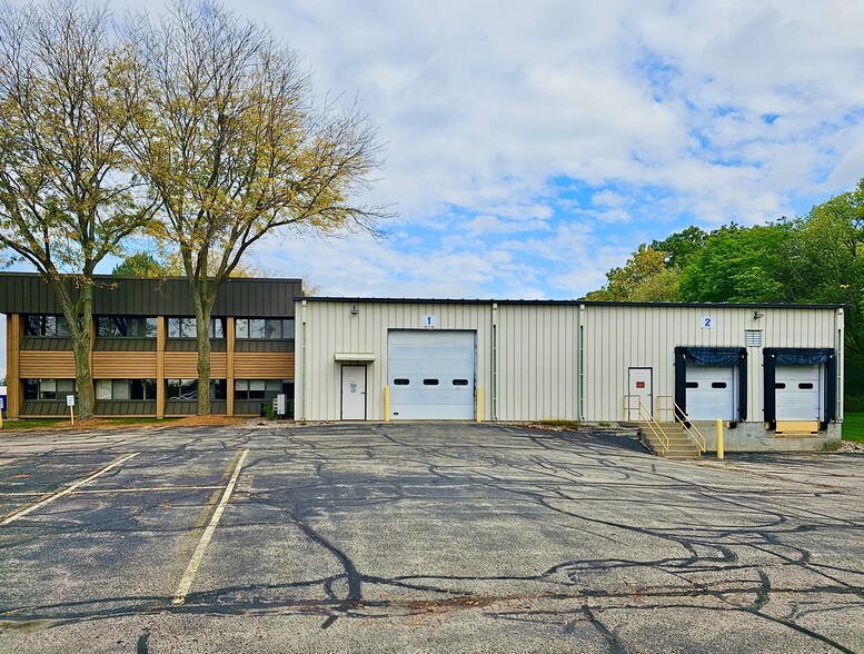 490 N Burr Oak Ave, Oregon, WI for sale - Building Photo - Image 1 of 1