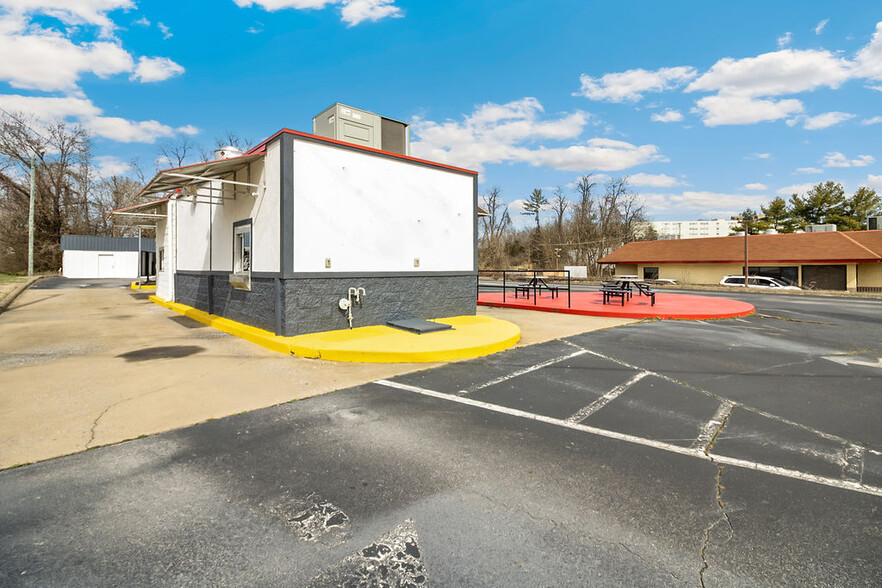 1365 E Andrew Johnson Hwy, Greeneville, TN for sale - Building Photo - Image 1 of 1