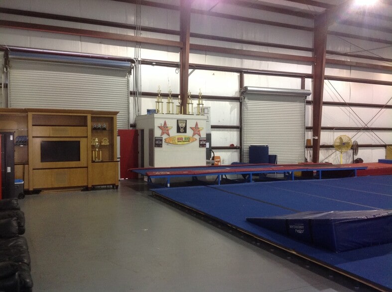 9050 16th Pl, Vero Beach, FL for lease - Interior Photo - Image 3 of 14