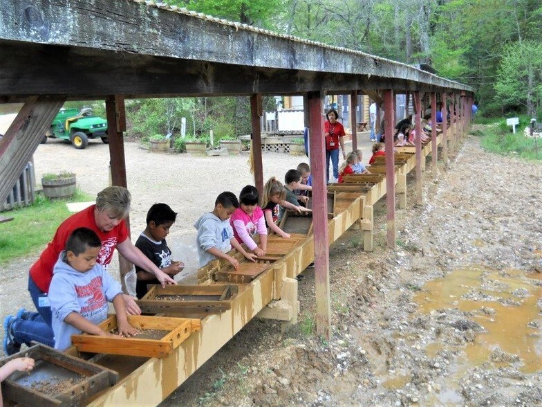 240 Terrace Ridge Dr, Franklin, NC 28734