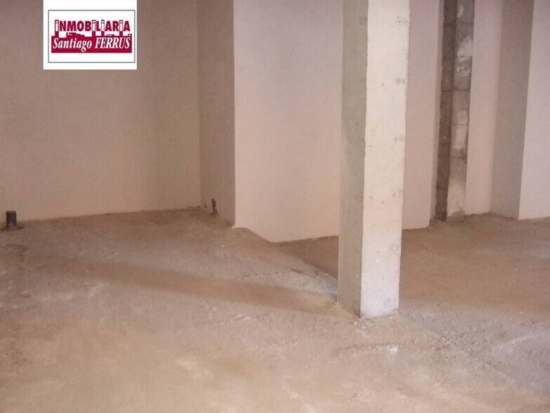 Retail in Almussafes for lease - Building Photo - Image 3 of 4
