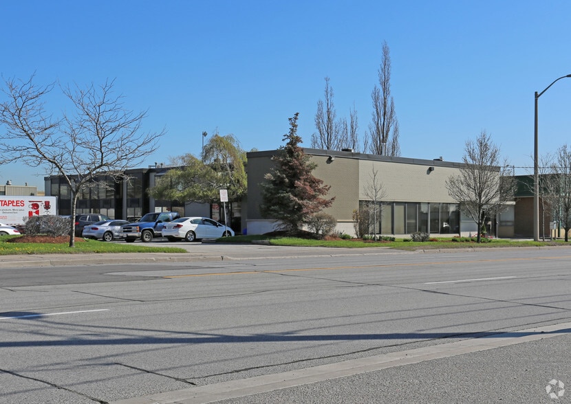 208 Evans Ave, Toronto, ON for lease - Primary Photo - Image 3 of 8