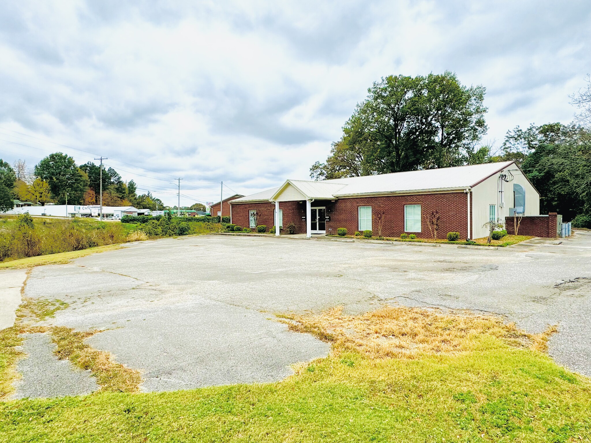 25 Henderson Dr, Mc Kenzie, TN for sale Primary Photo- Image 1 of 41