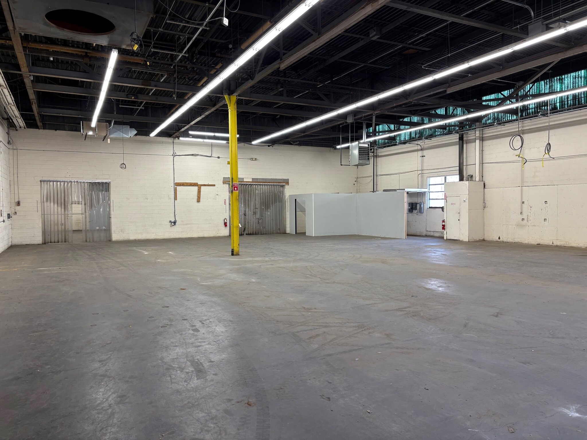 567 S Leonard St, Waterbury, CT for lease Building Photo- Image 1 of 9