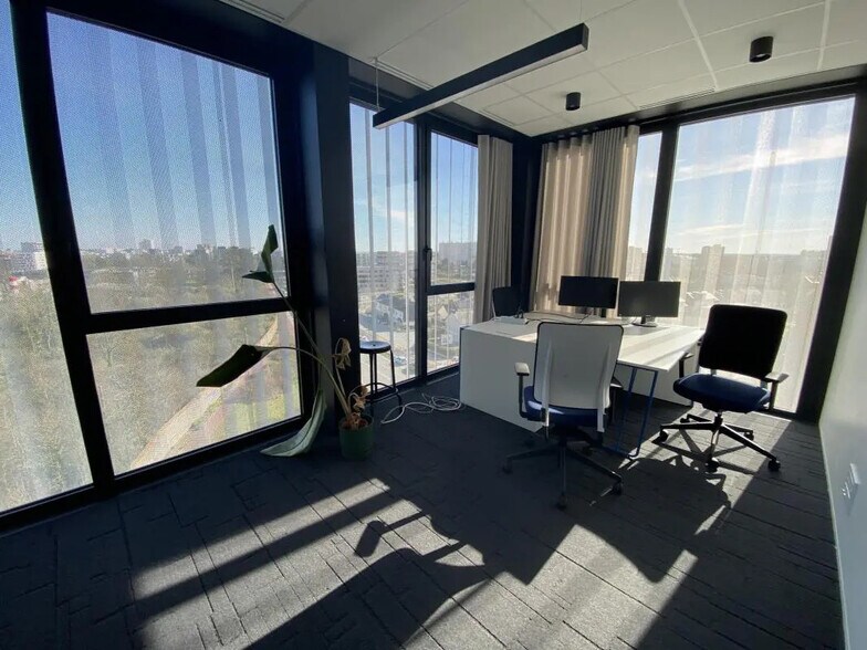 Office in Saint-Jacques-de-la-Lande for lease - Interior Photo - Image 2 of 9