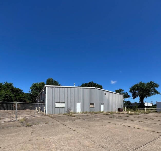 2300 US-259 BUS, Kilgore, TX for lease - Building Photo - Image 2 of 28