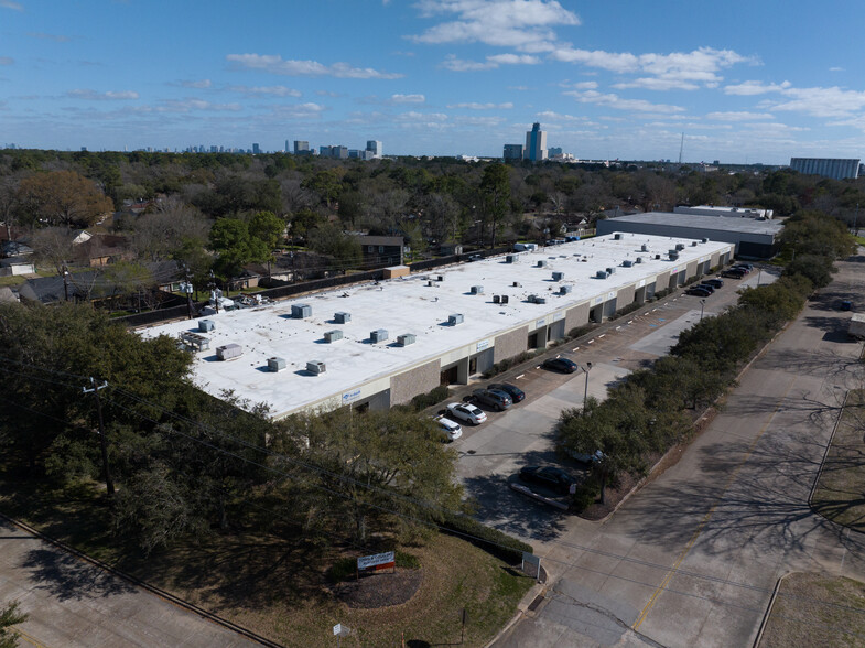 1656-1660 Townhurst Dr, Houston, TX for lease - Building Photo - Image 2 of 50