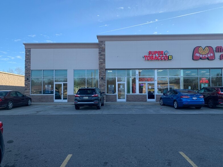 6209-6211 W Saginaw Hwy, Lansing, MI for lease - Building Photo - Image 2 of 3