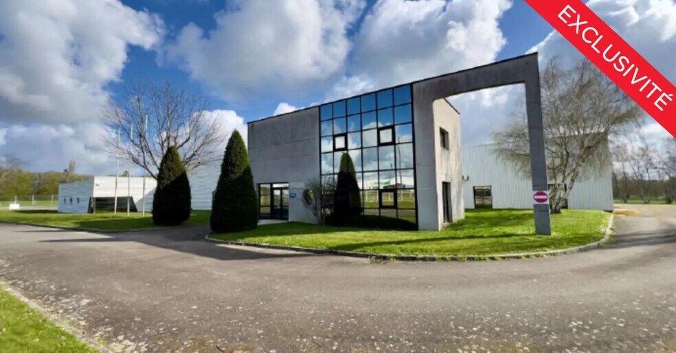 Flex in Miniac-Morvan for lease - Building Photo - Image 1 of 13