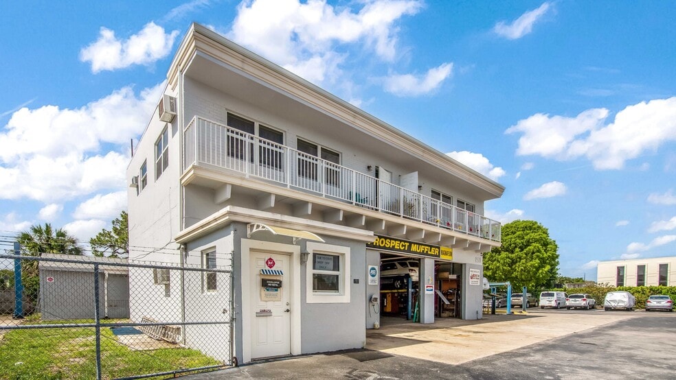 250 NE 44th St, Oakland Park, FL for sale - Building Photo - Image 1 of 32