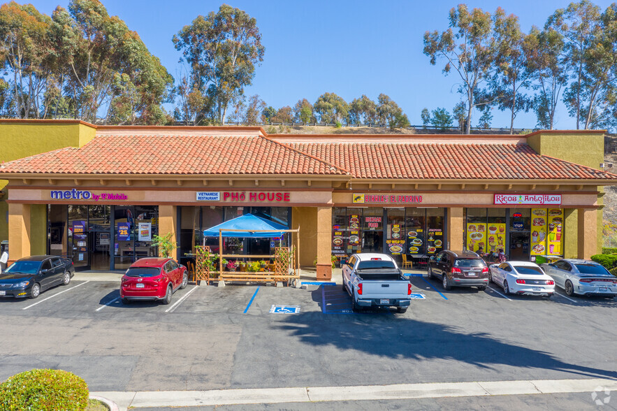 3753 Mission Ave, Oceanside, CA for lease - Building Photo - Image 3 of 8