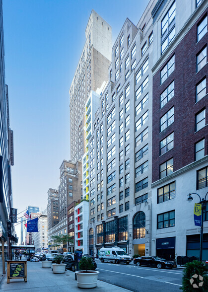 11 E 44th St, New York, NY for lease - Building Photo - Image 2 of 5