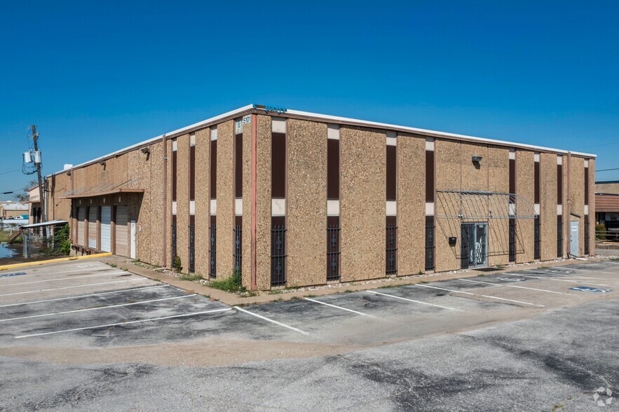 5101 Norwood Rd, Dallas, TX for lease - Primary Photo - Image 1 of 15