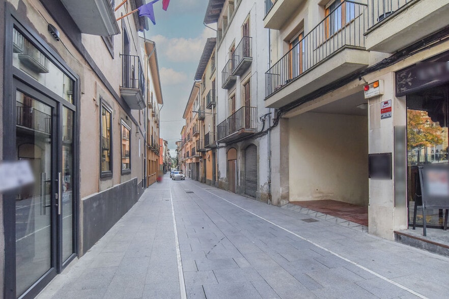 Multifamily in Manlleu, Barcelona for sale - Building Photo - Image 2 of 8