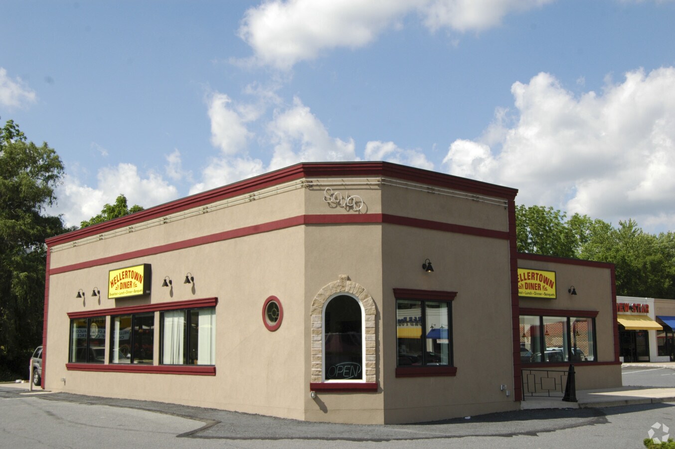 29 Main St, Hellertown, PA 18055