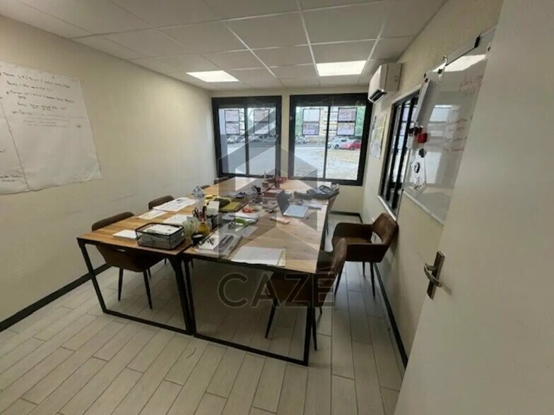 Office in Pessac for lease - Interior Photo - Image 1 of 11