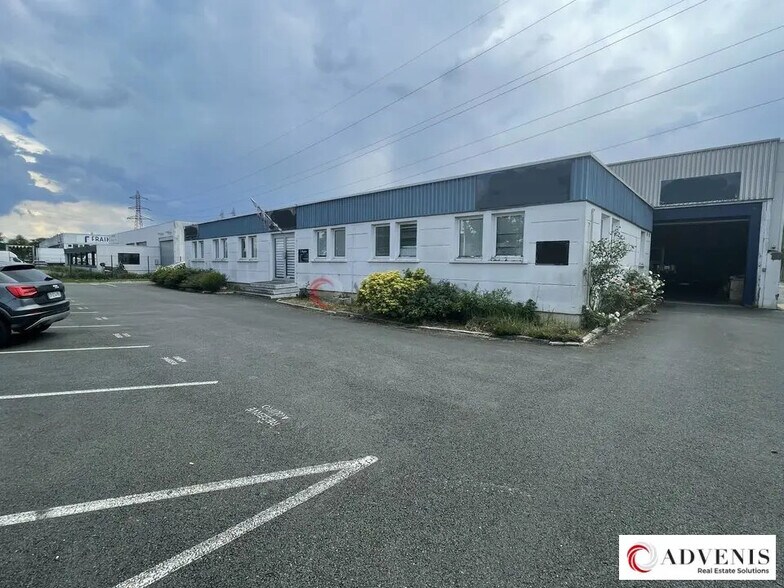 Flex in Bordeaux for lease - Building Photo - Image 1 of 10