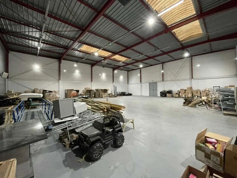 Flex in Créteil for lease - Interior Photo - Image 2 of 14