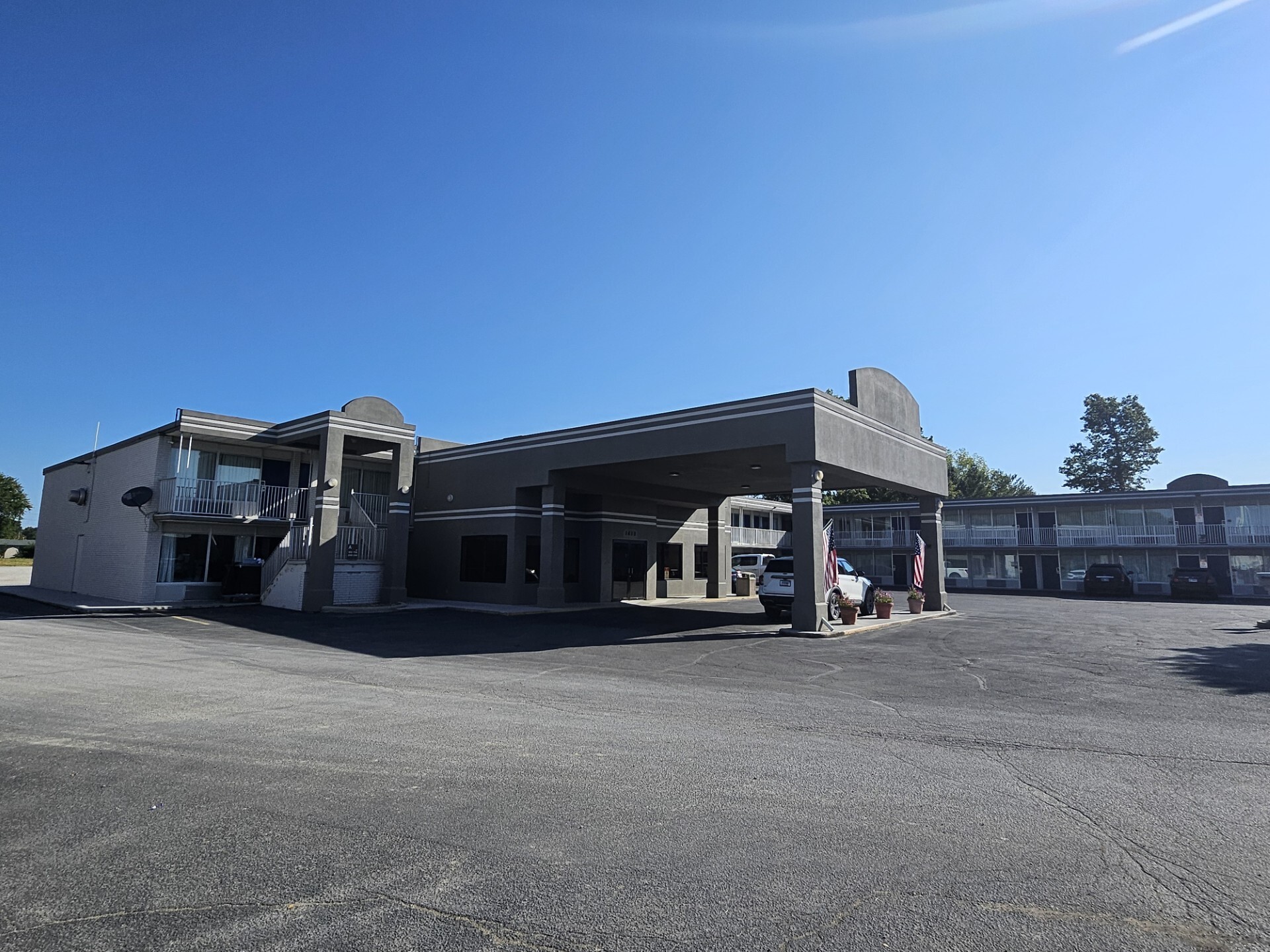 1412 W Fayette Ave, Effingham, IL for sale Primary Photo- Image 1 of 10