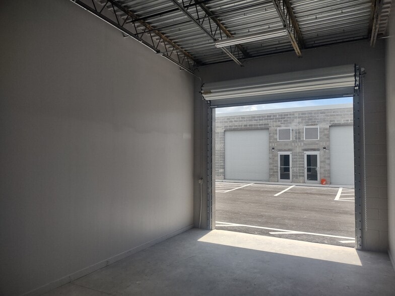 8262 Ulmerton Rd, Largo, FL for lease - Interior Photo - Image 3 of 6