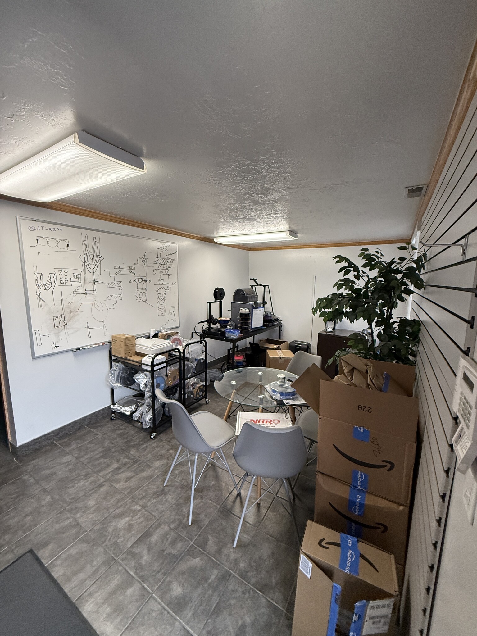 271 W 2950 S, Salt Lake City, UT for lease Interior Photo- Image 1 of 2