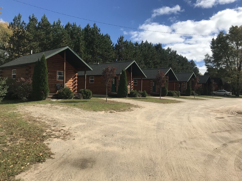 17227 Vondra Rd, Thompsonville, MI 49683