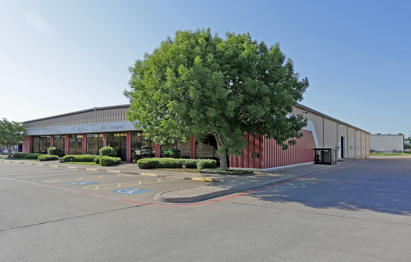 5704 Airport Fwy Haltom City Tx 76117 Industrial For Lease Loopnet Com