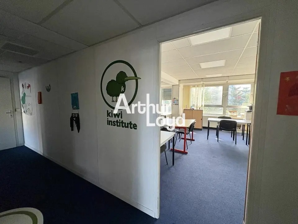 Location Bureaux 94 m² - Photo 1