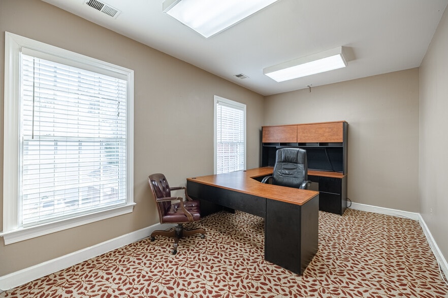 223-225 N Washington St, Alexandria, VA for lease - Interior Photo - Image 2 of 43