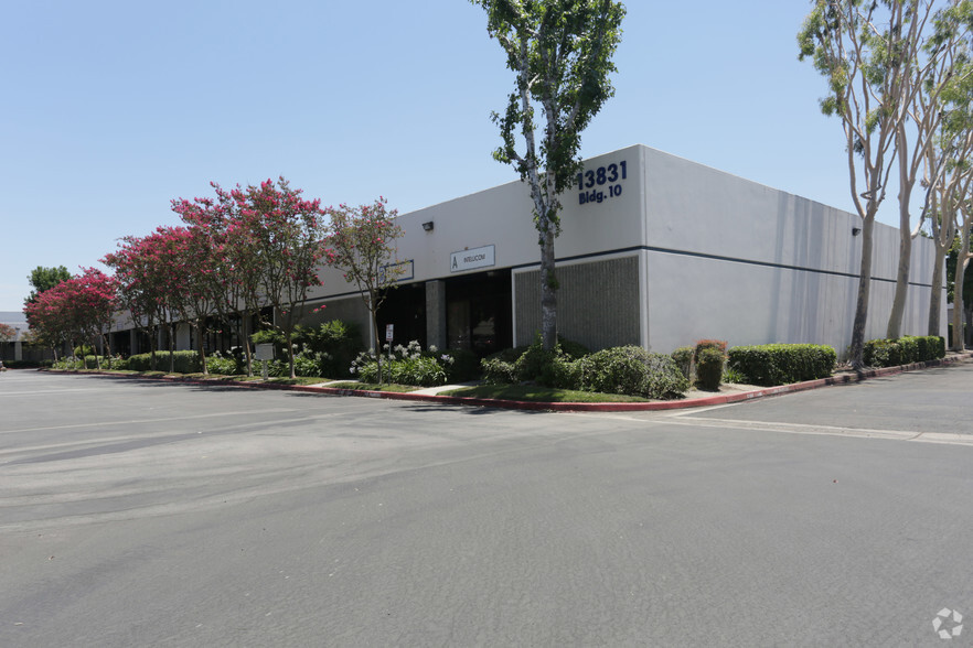 13831 Roswell Ave, Chino, CA for lease - Primary Photo - Image 1 of 6