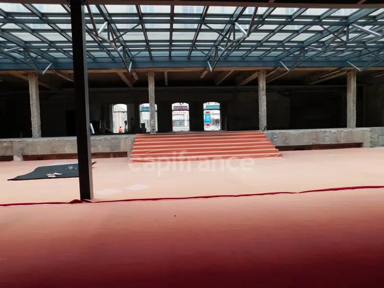 Retail in Nancy for lease - Interior Photo - Image 2 of 5