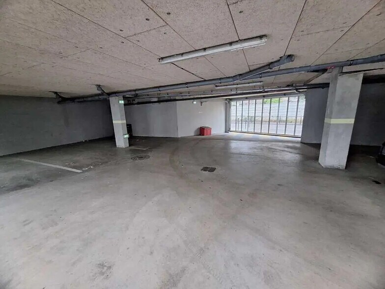 Office in Bordeaux for lease - Building Photo - Image 2 of 8