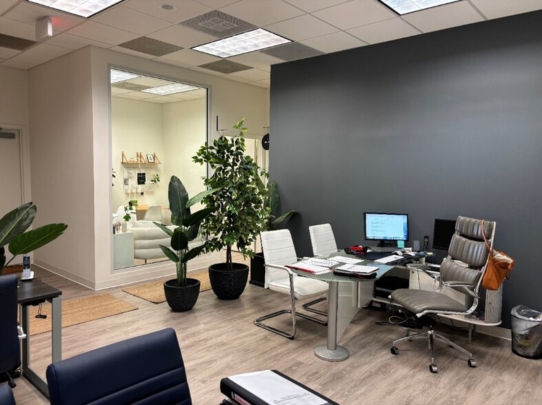 2141 N Commerce Pkwy, Weston, FL for lease - Interior Photo - Image 2 of 8