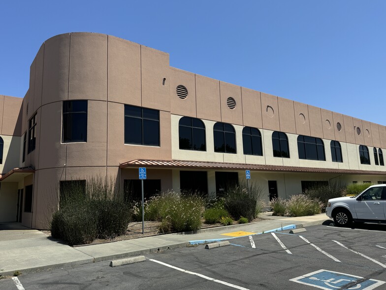 715 Southpoint Blvd, Petaluma, CA for lease - Building Photo - Image 1 of 7