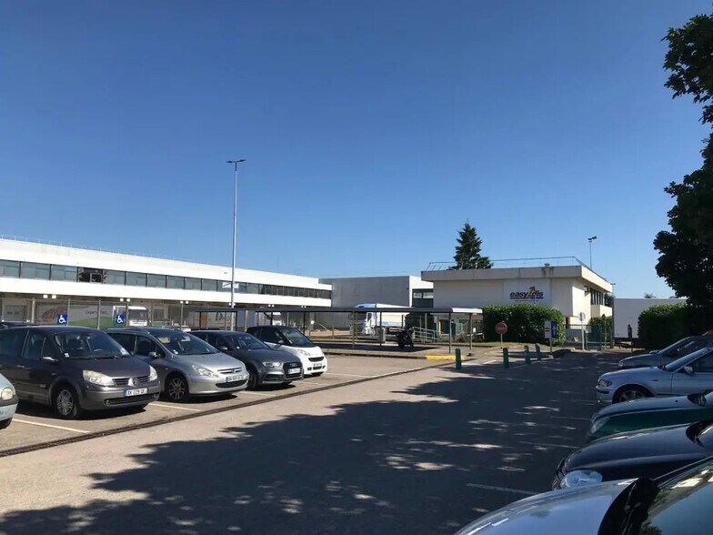 Industrial in Auxerre for lease - Building Photo - Image 3 of 8