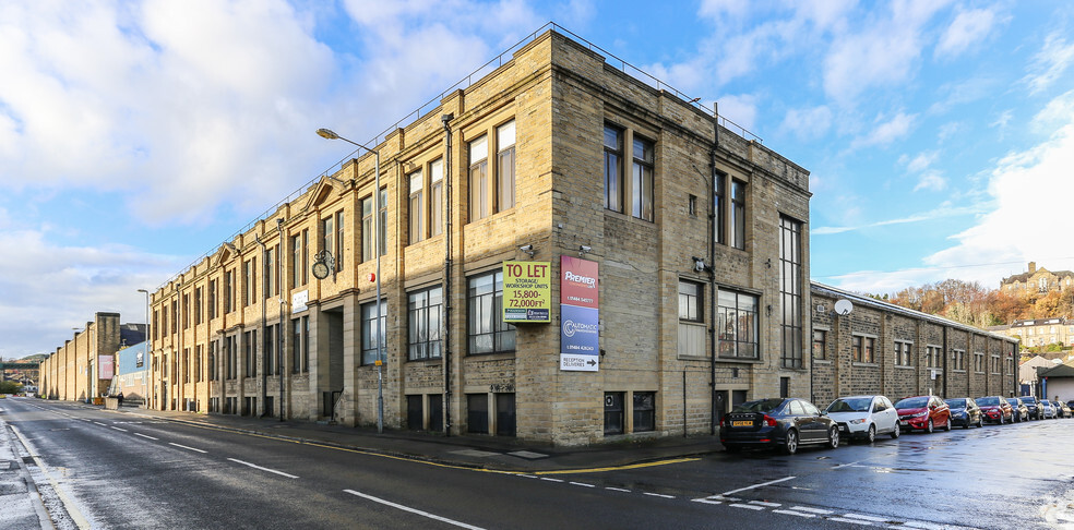 1 St. Thomas Rd, Huddersfield for lease - Primary Photo - Image 1 of 4