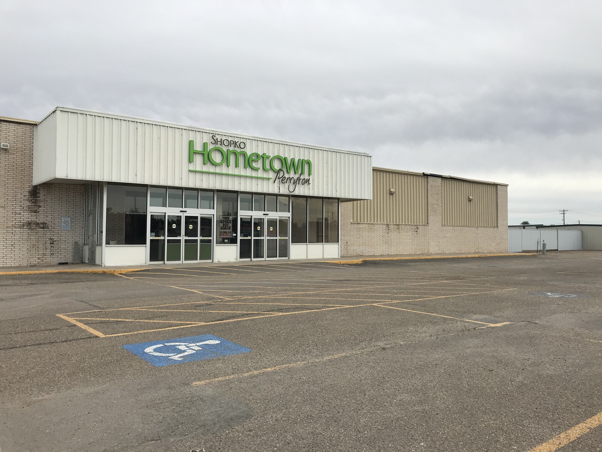 1301 S Main St, Perryton, TX 79070